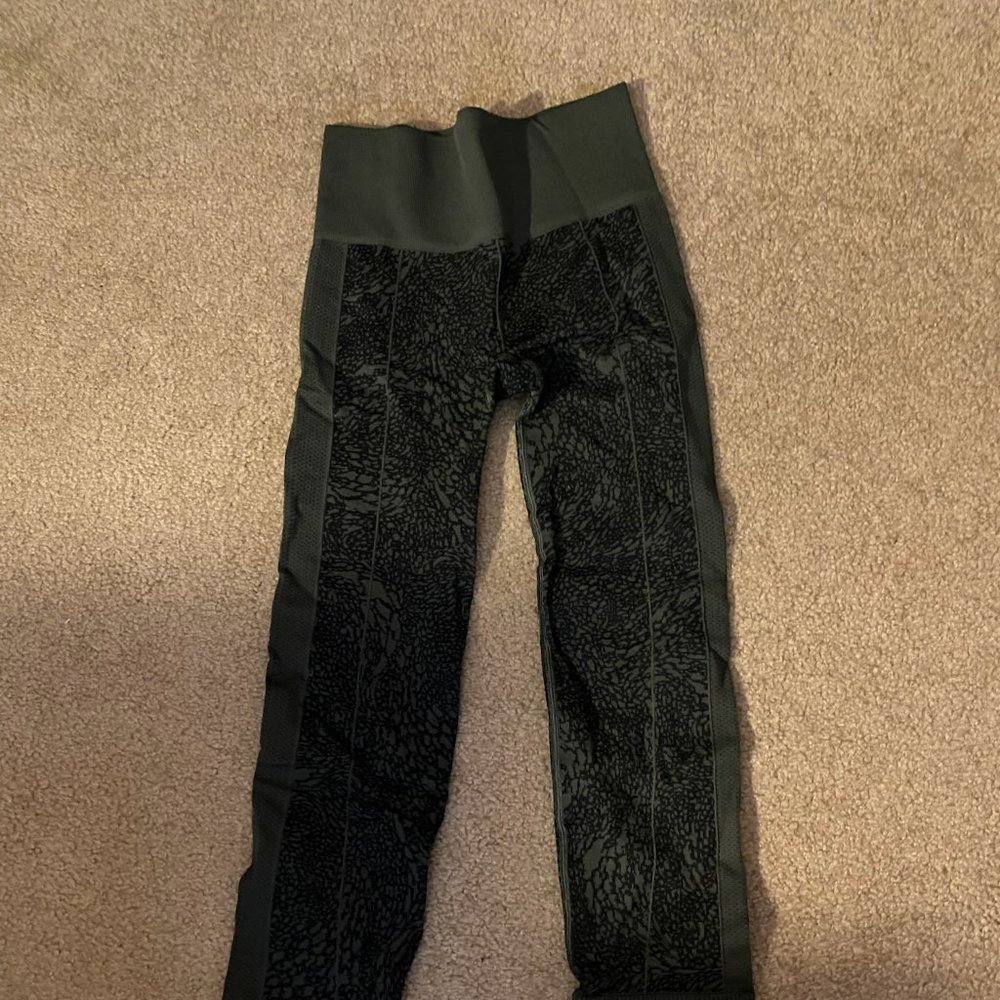 Lululemon Ebb to Street Legging